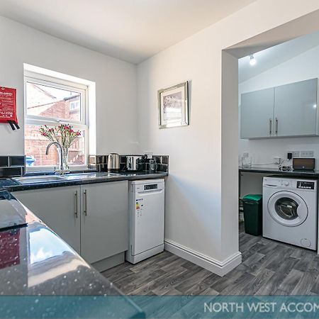 Wellfield Serviced Accommodation Warrington Bagian luar foto