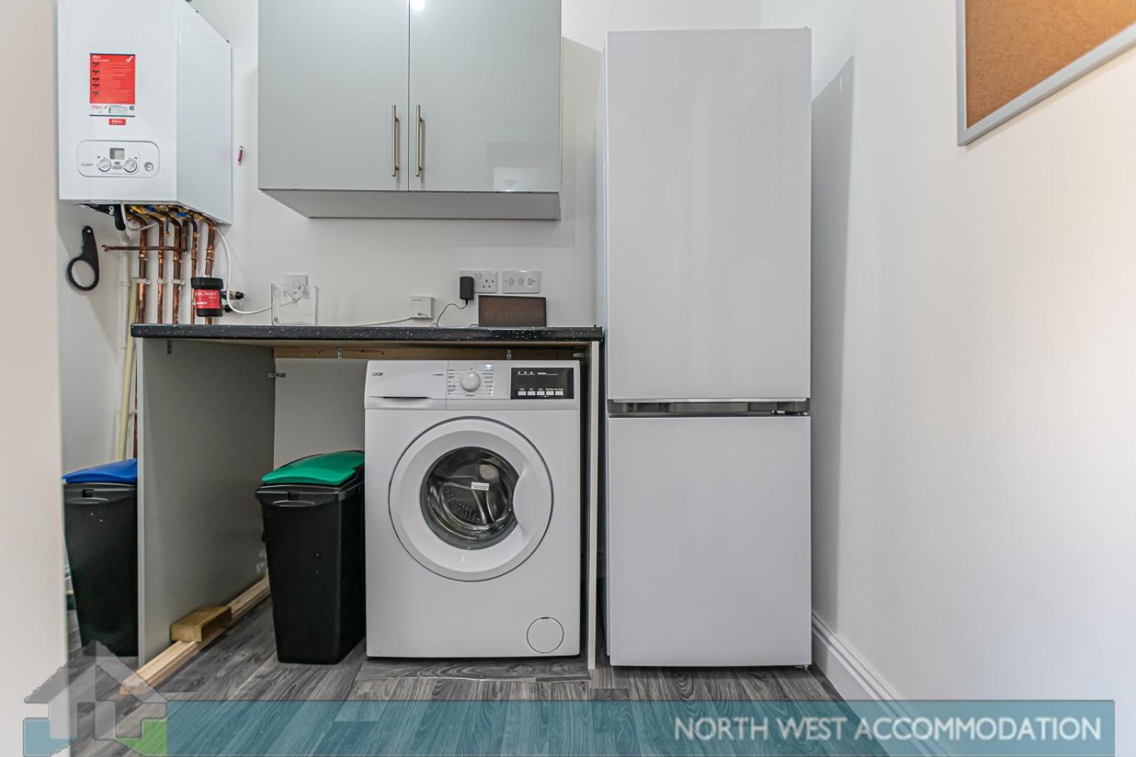 Wellfield Serviced Accommodation Warrington Bagian luar foto