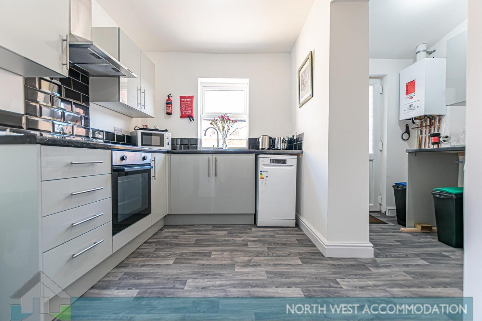 Wellfield Serviced Accommodation Warrington Bagian luar foto