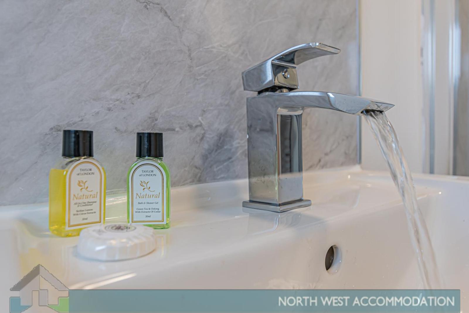 Wellfield Serviced Accommodation Warrington Bagian luar foto