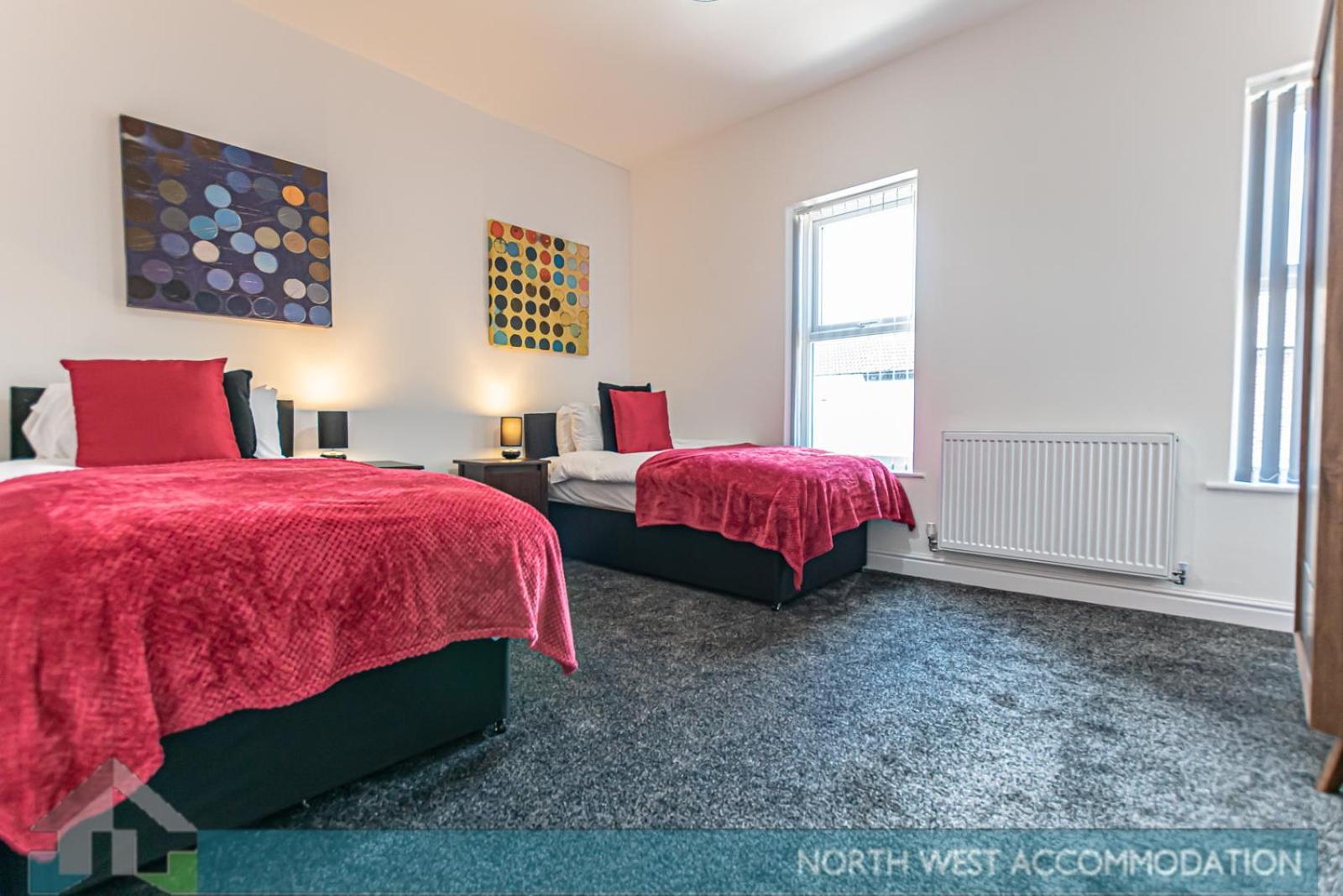 Wellfield Serviced Accommodation Warrington Bagian luar foto