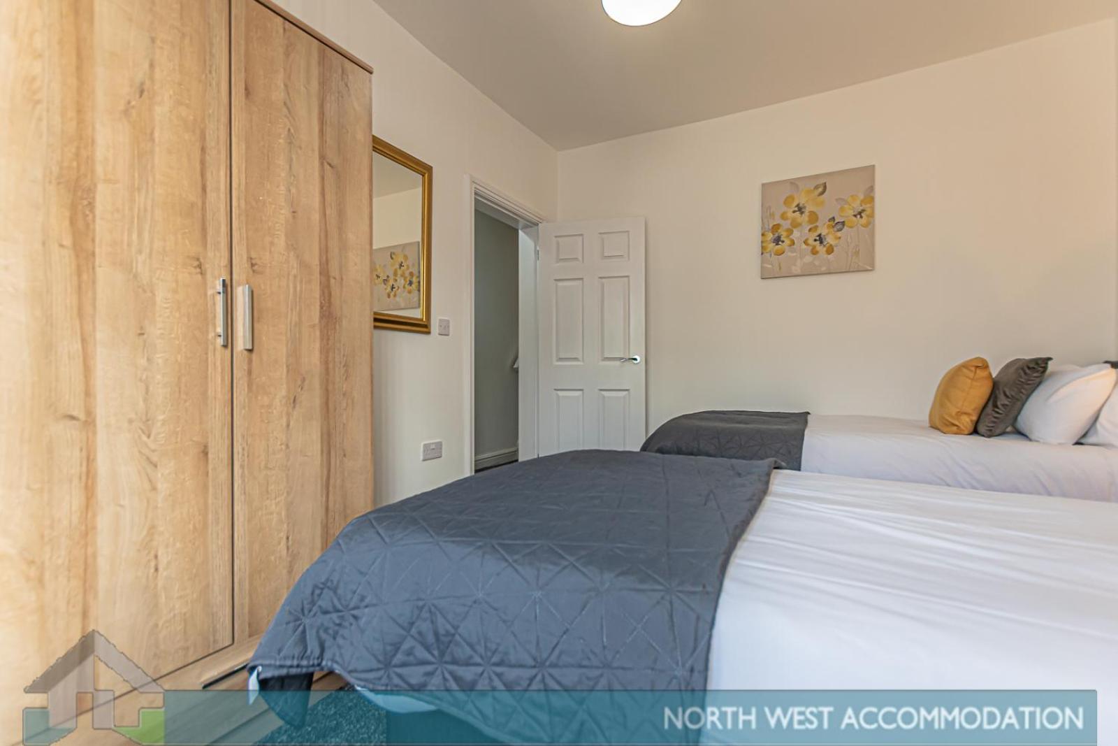 Wellfield Serviced Accommodation Warrington Bagian luar foto