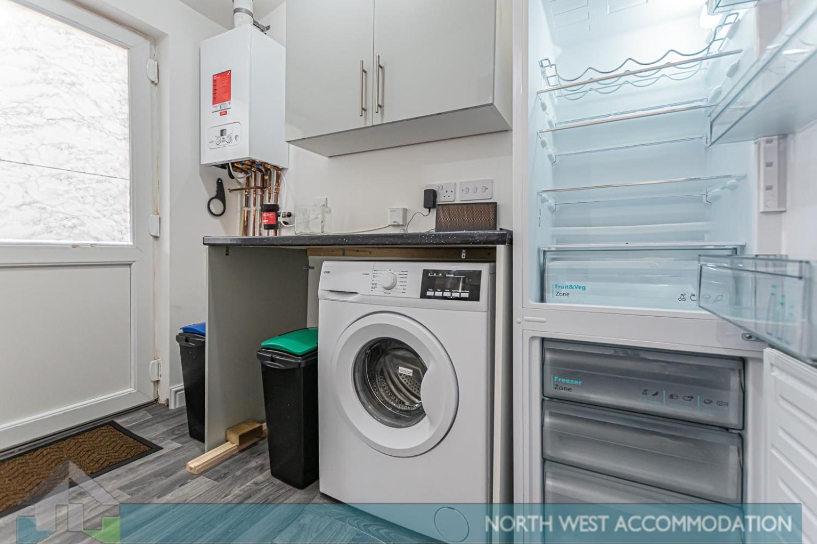 Wellfield Serviced Accommodation Warrington Bagian luar foto