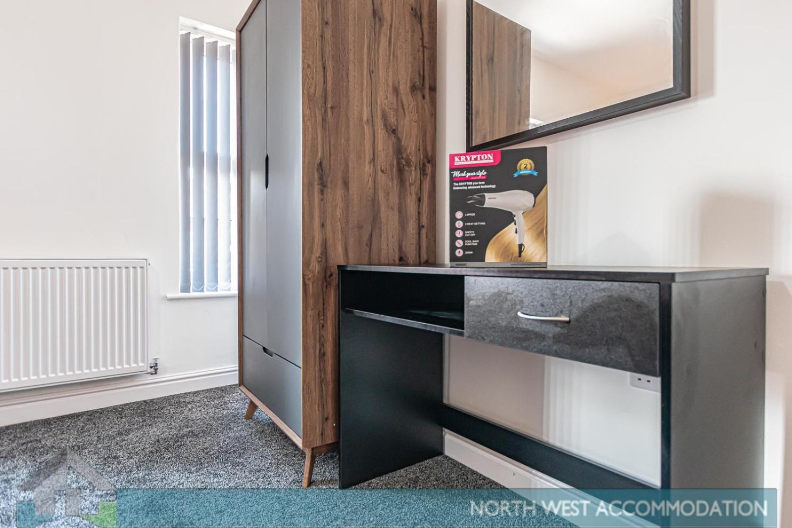 Wellfield Serviced Accommodation Warrington Bagian luar foto